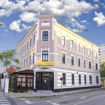 Hotel Muse Sankt Polten Bagian luar foto