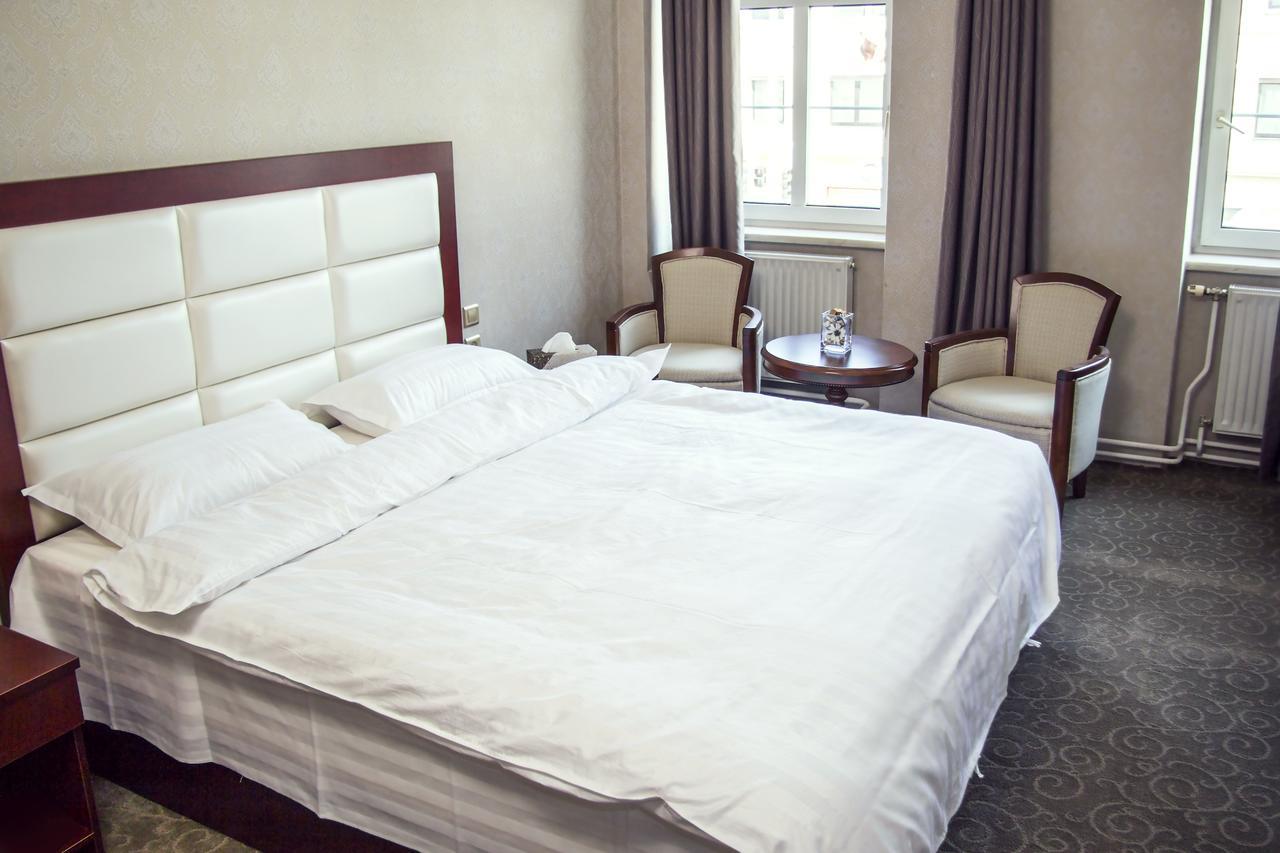 Hotel Muse Sankt Polten Bagian luar foto